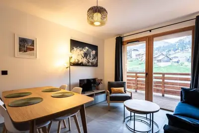 Image de À 15m des pistes de ski, 1er étage, vue montagne, balcon, télévision, casier à ski, 49m², Valmorel