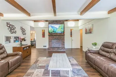 Image de 5 bedrooms | Great Neighborhood | 6 Flags