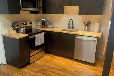 Image de Stylish Downtown Loft! \n\n