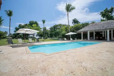 Image de Spacious 6-bedroom villa. Great location
