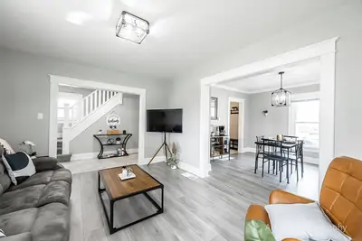 Image de 3 Bedroom Home. Near Downtown, Unoh, Srmc, Lmh, Husky. Coffee and Tea Bar