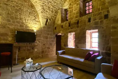 Image de Nina’s House: Charming Loft in 700-Year-Old Gem in heart of Byblos