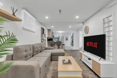 Image de Guest Luxury Suite: Steps to Calgary Dt, River & Hospital