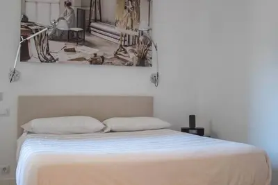 Image de Design et avant gardiste appartement à 2 pas du célèbre parc Retiro de Madrid