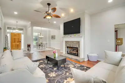 Image de 3 Mi to Oglethorpe Mall: Home w/ Fenced Yard!