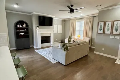 Image de Fully renovated house with upscale finishes; 5 mins from Walmart Amp!