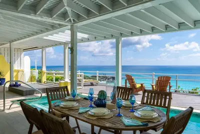 Image de Spacious 2-bedroom villa with a pool and panoramic views of Horseshoe Bay Beach