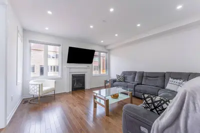 Image de Modern Luxurious~6br~4wr~House