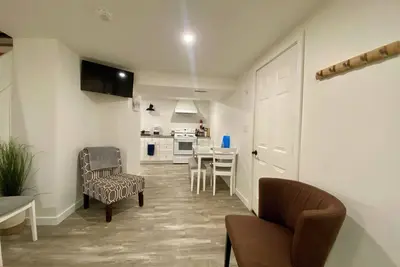 Image de A short walk to the beach and downtown! Pet friendly, hiking, paddling, skiing!