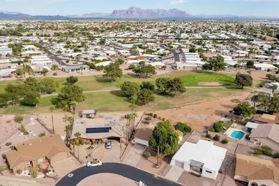 Image de Gorgeous Golf & Mountain Views! Lovely 2 bdrm with Great 55+ Community Amenities