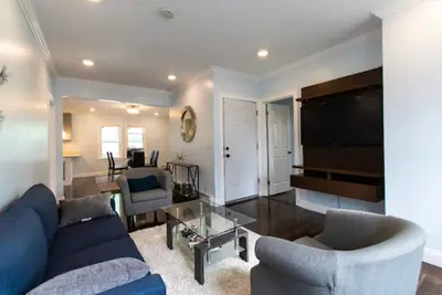 Image de Charming 3-bed Condo near Boston w/ Free Parking