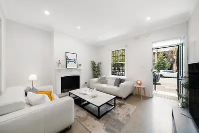Image de Chic Darlinghurst Terrace with Parking walk to Dining & Cbd