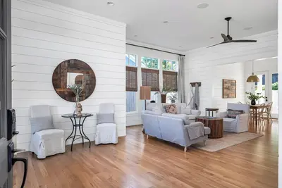 Image de Downtown Franklin Farmhouse. Steps to Dining, Shops & Cafes