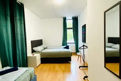 Image de Bright & Spacious 3-Br Apt with Direct City Access
