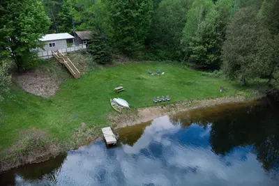 Image de Relaxing 3-Bedroom Riverfront Cottage with Stunning Views