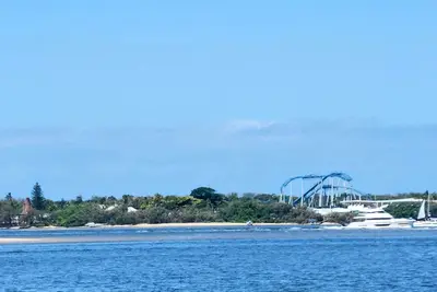 Image de Private Resort: Opposite the Broadwater -Gym-Pool-Spa-Boating-Fishing-Surfing