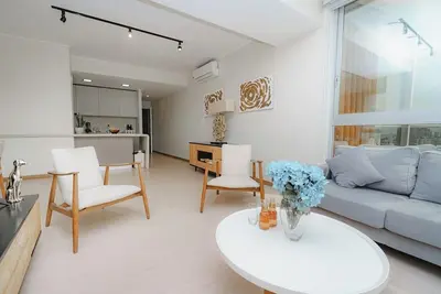 Image de Luxury 2br Cityview apt, parking and balcony