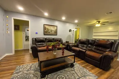 Image de Charming 3-bedroom house in fabulous Midwest City with WiFi, Ac