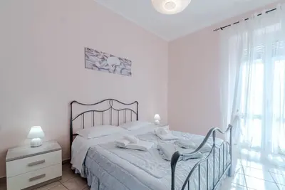 Image de La Mole Apartment with Balcony