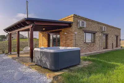 Image de Jacuzzi and Comfort in the Marche Hills