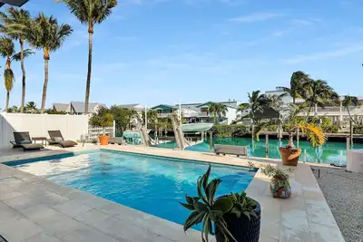 Image de Waterfront Gem with Private Pool near Sombrero Beach