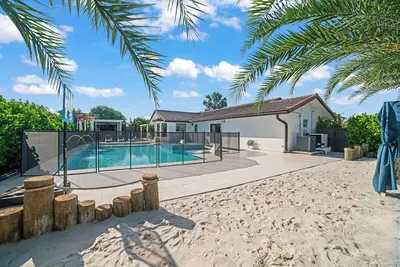 Image de You'll be captivated by the stunning 28 x 40 custom heated pool with jacuzzi