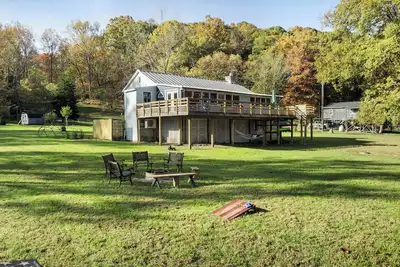 Image de Riverfront w Deck, Grill, Fire pit & Climbing Wall