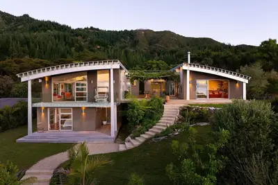 Image de The Land - Paradise to Share in Ligar Bay\n
