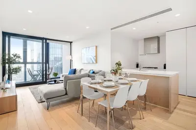 Image de Sky High 3br Central Apt w/ City Views and Parking