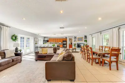 Image de Centrally Located Home w/ Fenced Yard in Oviedo!