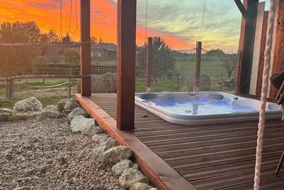 Image de Gîte nature avec spa privatif et piscine, idéal famille