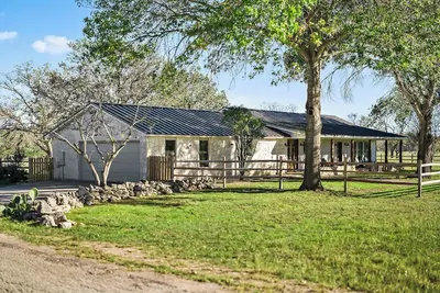 Image de Relaxing Hill Country Home with a Firepit & Patio