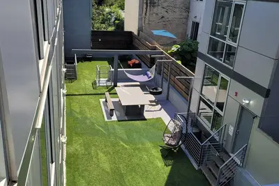 Image de Xl 2 Story, 2 Bedroom Monthly Luxury Apartment w\/ Free Street Parking