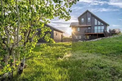 Image de Rocking Chair Retreat: Ski, Relax, Repeat