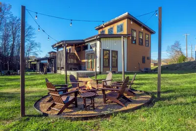 Image de Appalachian Escape: Honeymoon, Hot Tub, Wifi, Games, Fire Pit, Prime Location