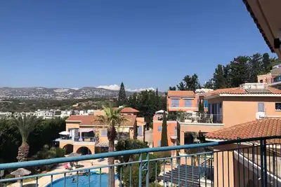 Image de Spacious 3-Bed Villa, 5-Min Walk to St George's Beach – Perfect for Families!