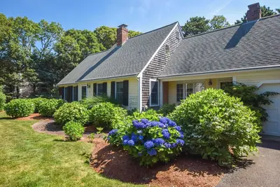 Image de Walk to Beach, Private Patio and Backyard!