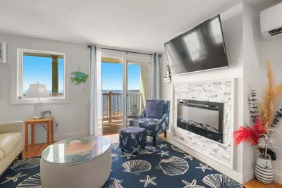 Image de Beachfront with Stunning Views!