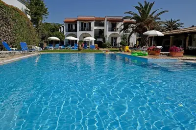 Image de Beachfront Apartments, part of hotel complex with Pool and Bb, 450m from resort