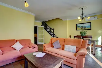 Image de 5 minutes from the New Bridge! Roundhouse ideal for group-family garage free