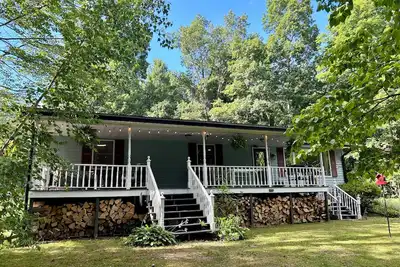 Image de Surrounded by nature, The Lodge, family friendly home for creating memories!