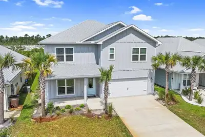 Image de 🌊Large Home, Great Amenities-Close to Beach-5br Coastal Oasis🌊