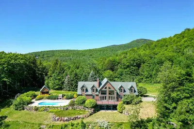 Image de New 4 bedroom mountaintop chalet just above North Conway, ideal location.