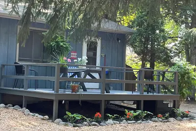 Image de Cozy Cottage #6b at Beautiful Platte Lake Resort
