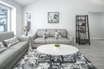 Image de Designer Inspired Serene Home! 5br/3. 5ba/ Garage/Fireplace