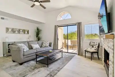 Image de Cozy two-bedroom oasis in Scottsdale with WiFi, heated pool, spas, fitness room