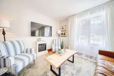 Image de Cottage in Mont Blanc, 15 min from Tremblant, pet friendly with hot tub!