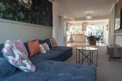 Image de Cosy 3br - Wifi, Smart Tv, Parking and 5-Min to Airport, Jlr & Nec in Birmingham