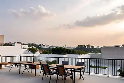 Image de Cozy place for whole family & pawn kids. Close to subway & services.