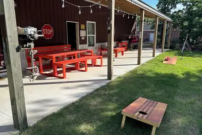 Image de Large porch offers beautiful views of the lake. Enjoy unique interior design!
